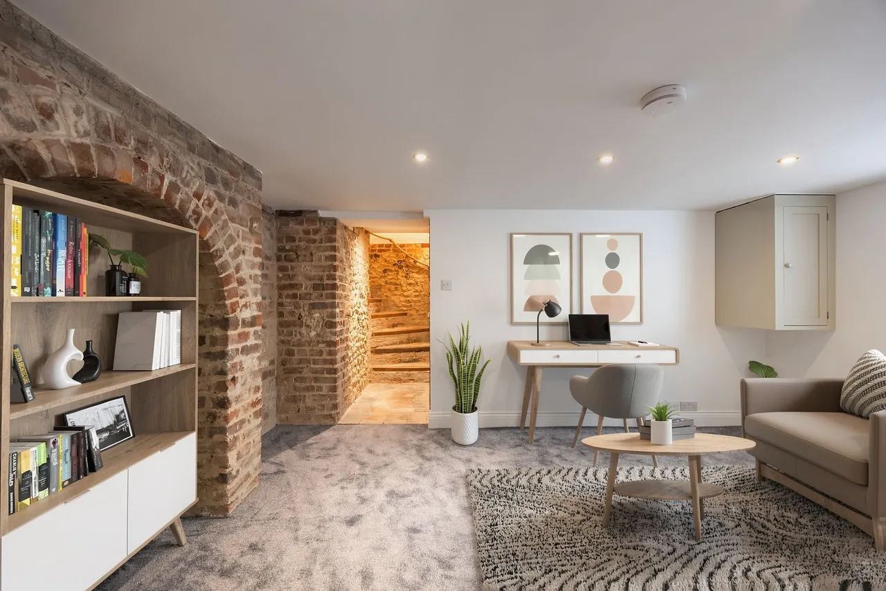 Beautifully Refurbished Early Ninetee, photo 8