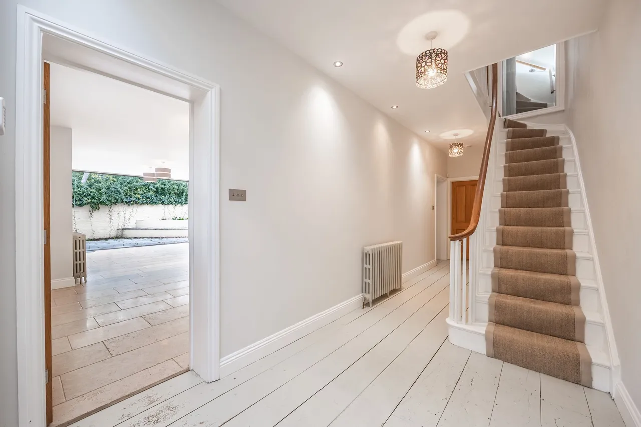 Beautifully Refurbished Early Ninetee, photo 9