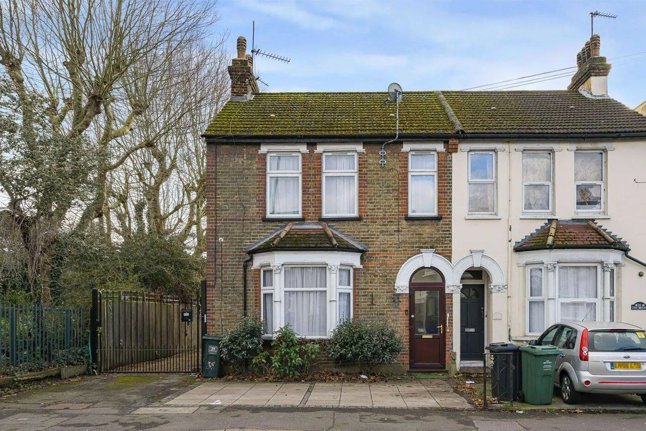 3 bed house for sale, The Brent, Dartford, DA1