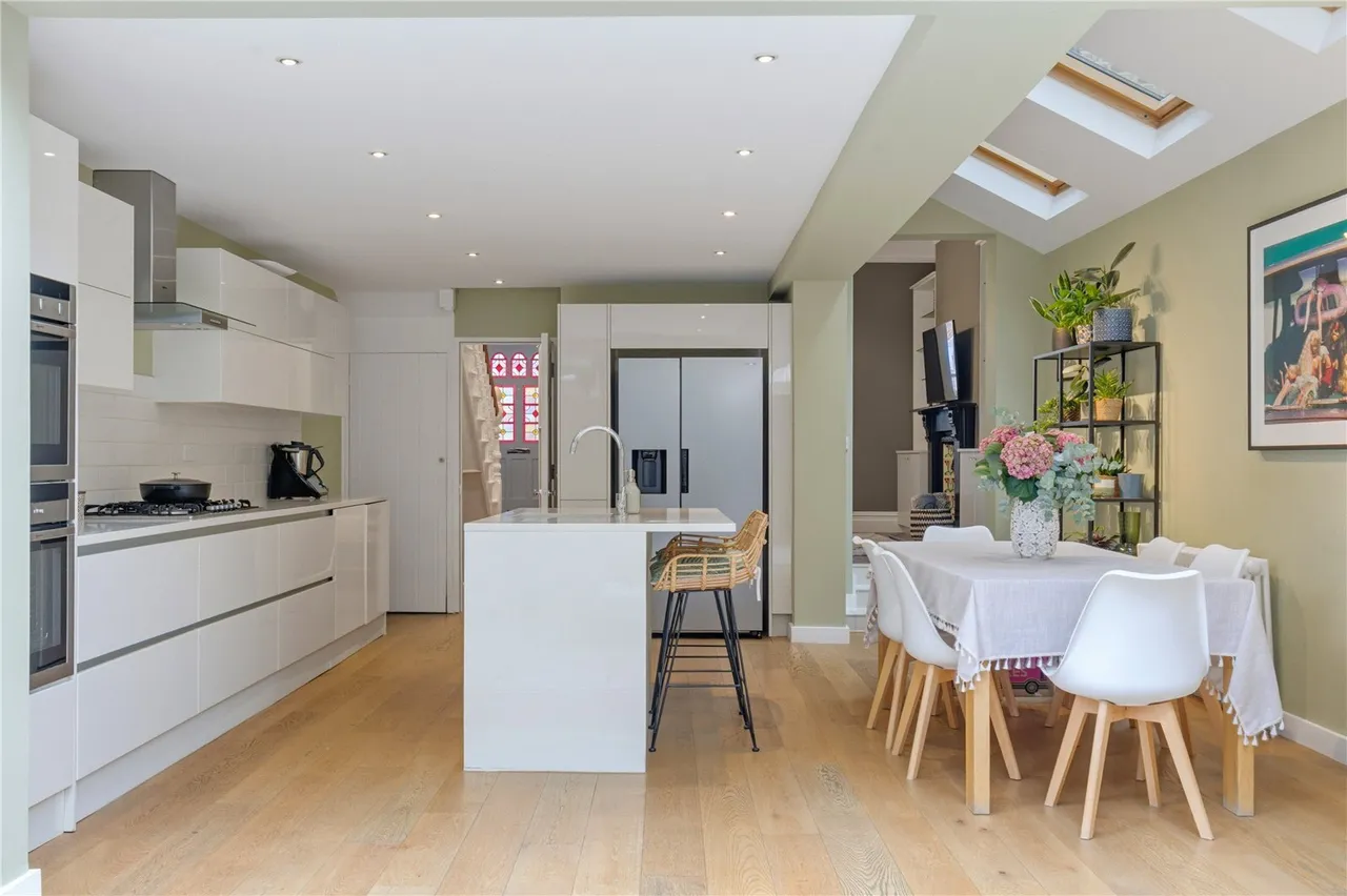 Broomwood Road, London, SW11, photo 5