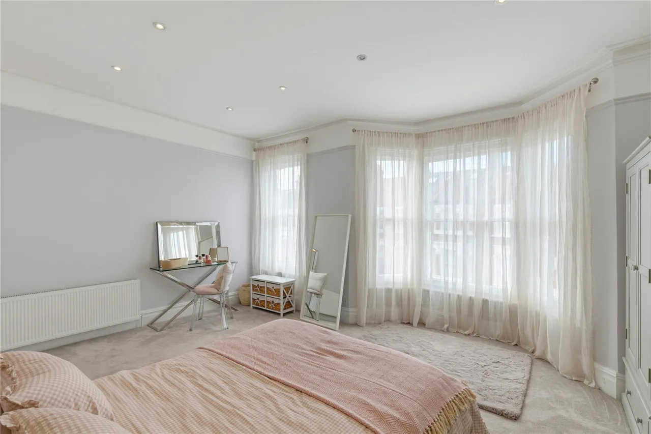 Broomwood Road, London, SW11, photo 9