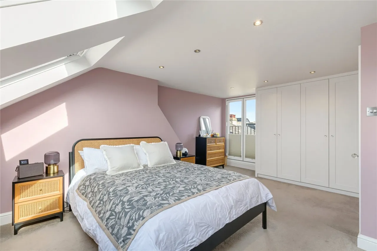 Broomwood Road, London, SW11, photo 15