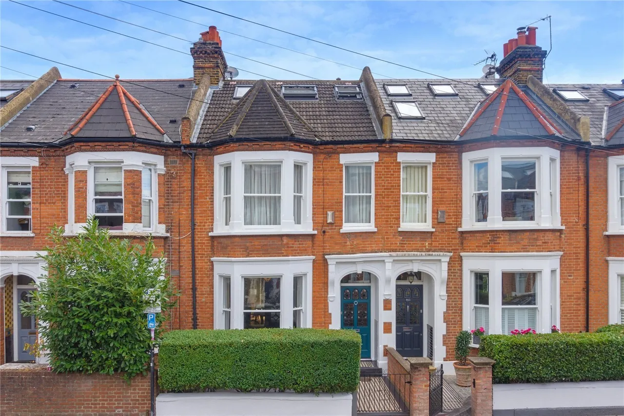 5 bed house for sale, Broomwood Road, London, SW11