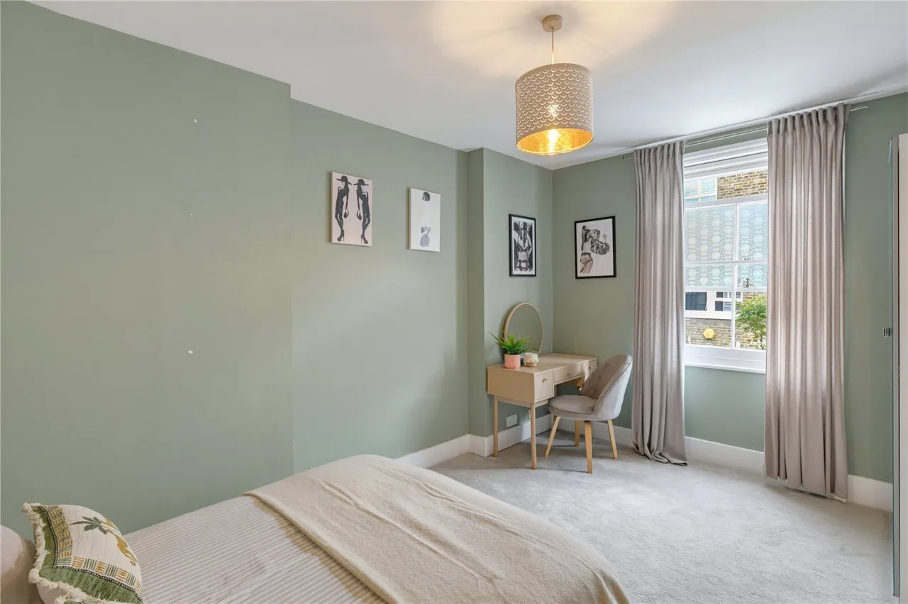 Broomwood Road, London, SW11, photo 13