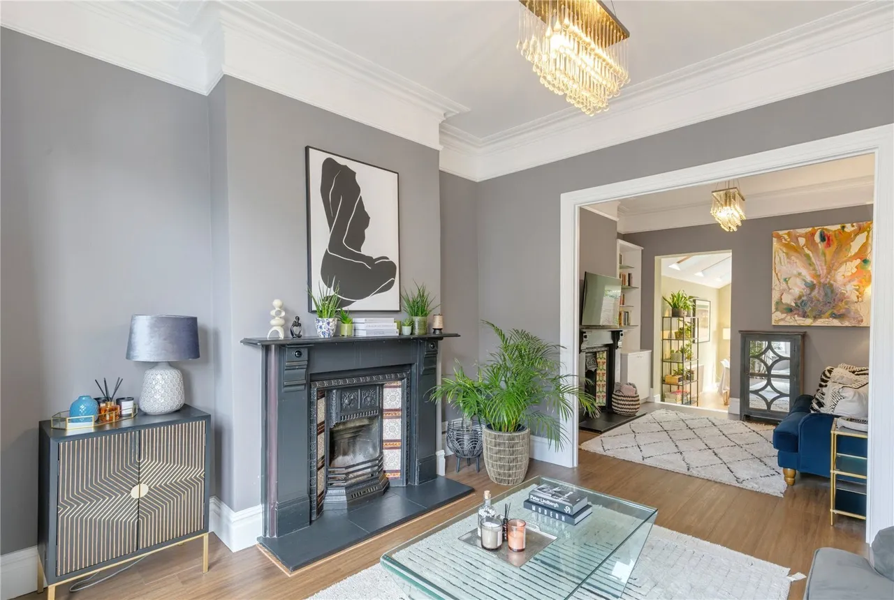 Broomwood Road, London, SW11, photo 2