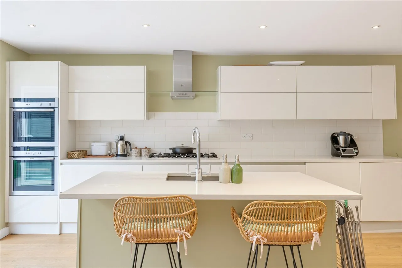 Broomwood Road, London, SW11, photo 6