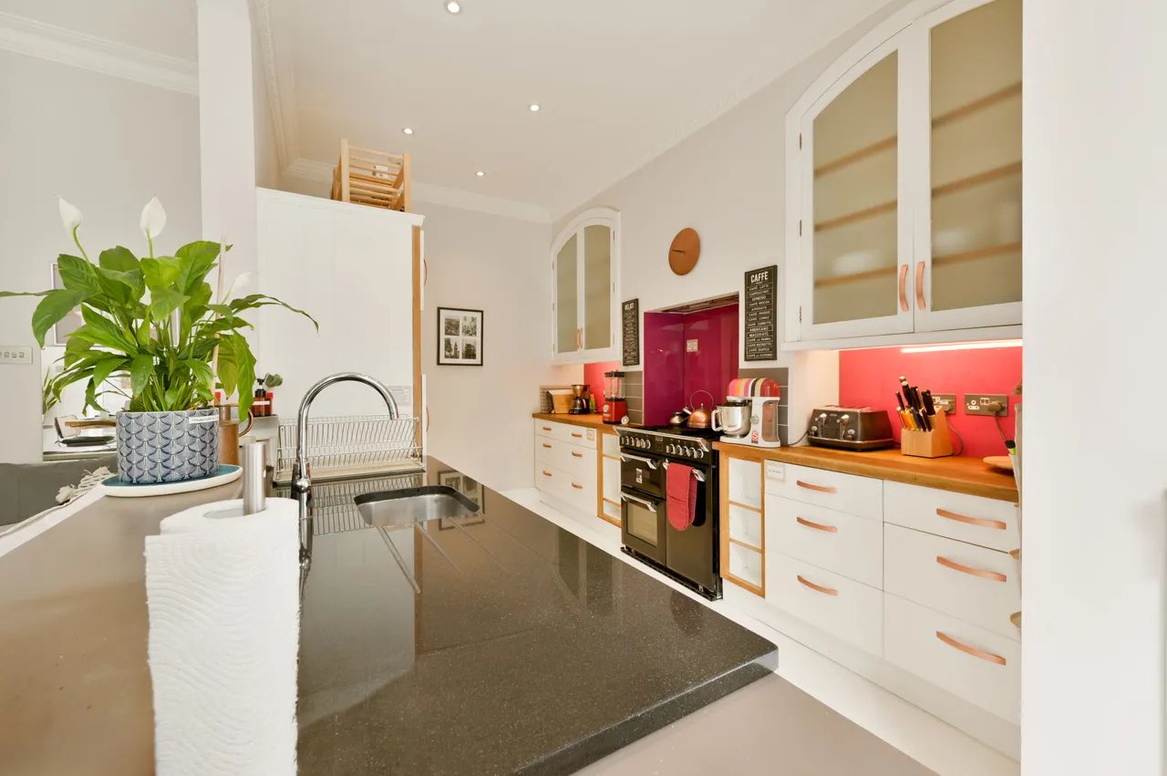 21 Drayton Road, London, photo 5