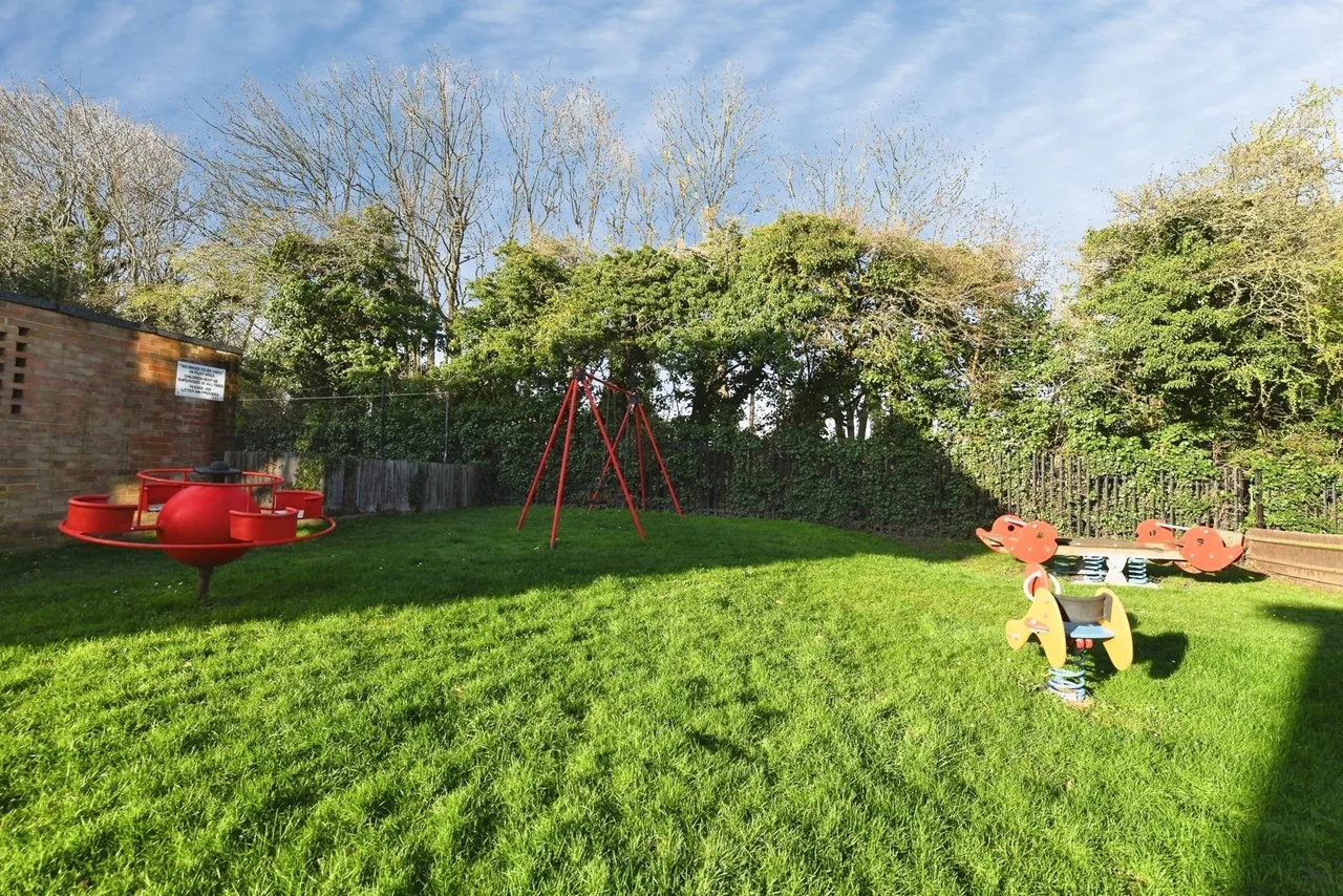 Woodland Avenue, Hutton, Brentwood, Essex, CM13, photo 14