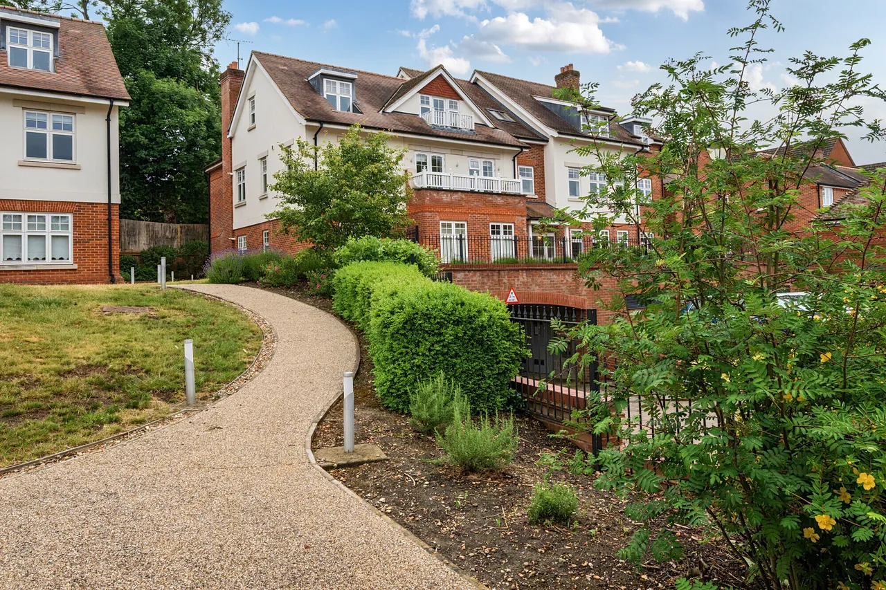 2 bed flat for sale — The Foresters, Harpenden, AL5