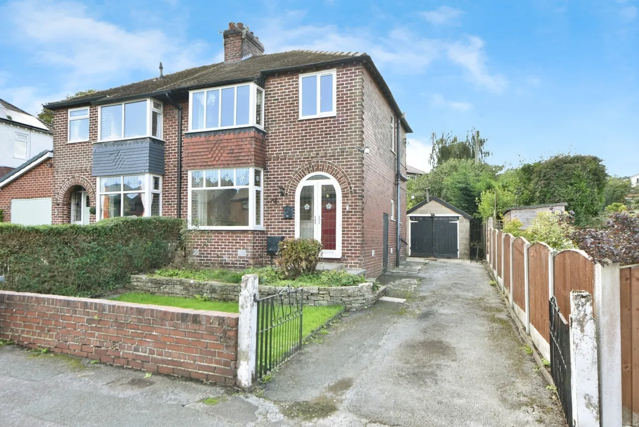 3 bed house for sale — Charlesworth Road, Furness Vale, High Peak, Derbyshire, SK23