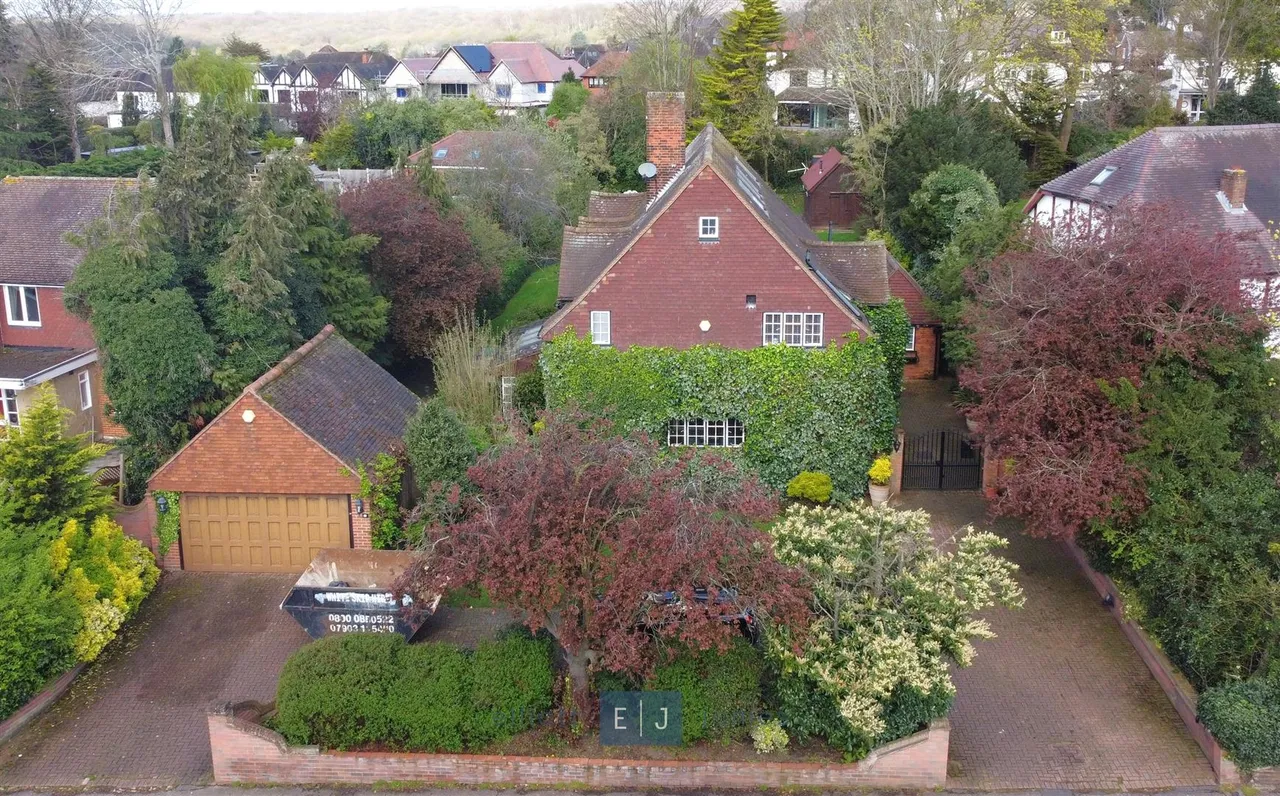 Alderton Hill, Loughton, photo 2