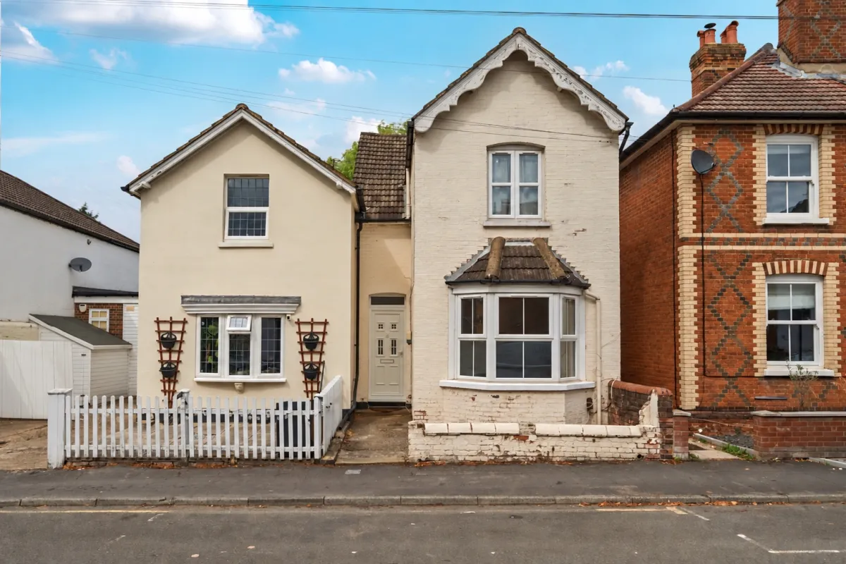 2 bed house to rent — Markenfield Road Guildford GU1