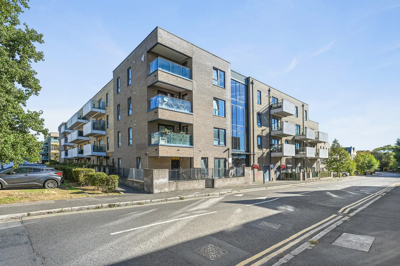 2 bed flat for sale, Tranquil Lane, Harrow, HA2