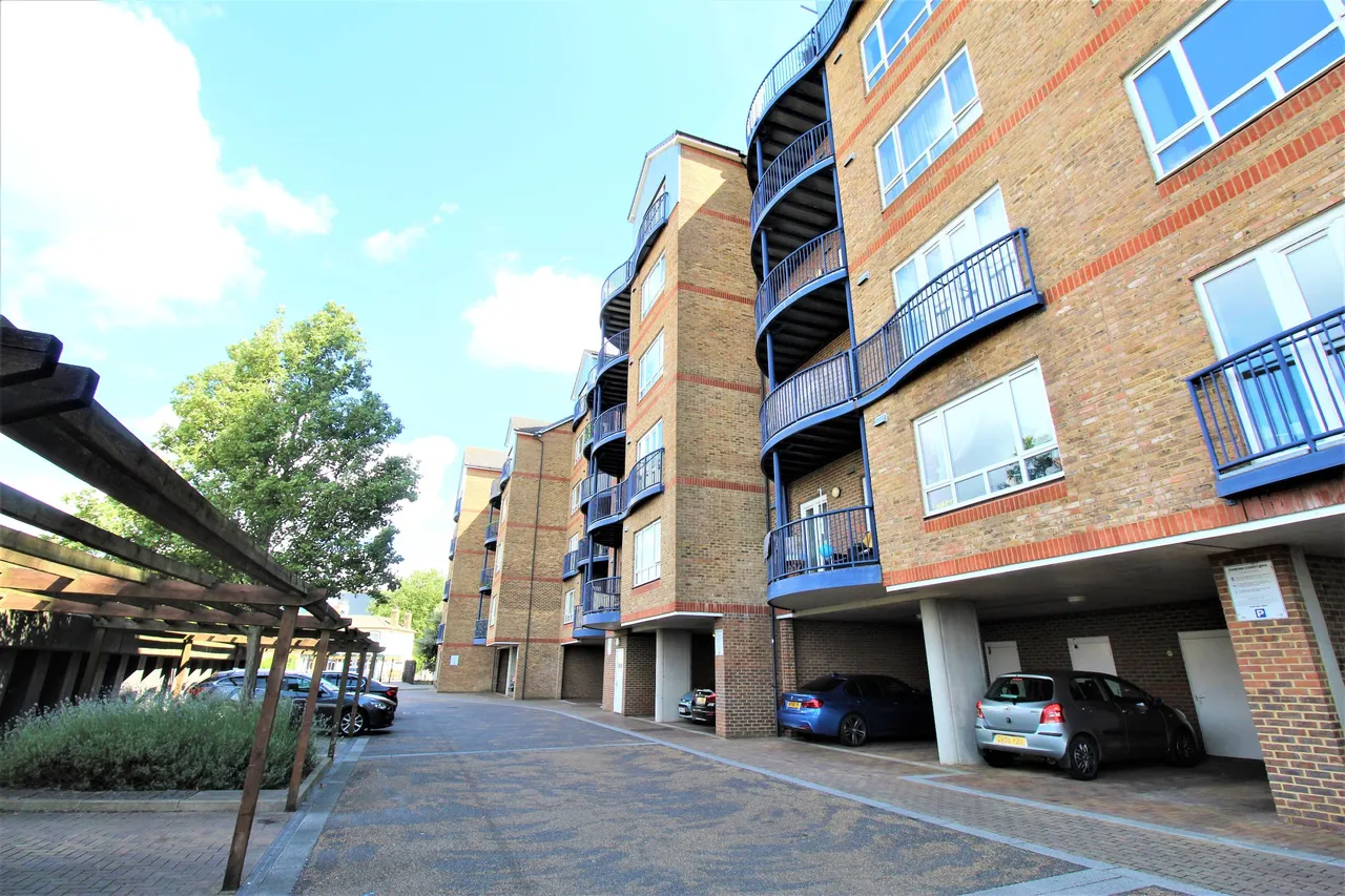 1 bed flat for sale — Anchor Court, Grays, Essex, RM17 6QN