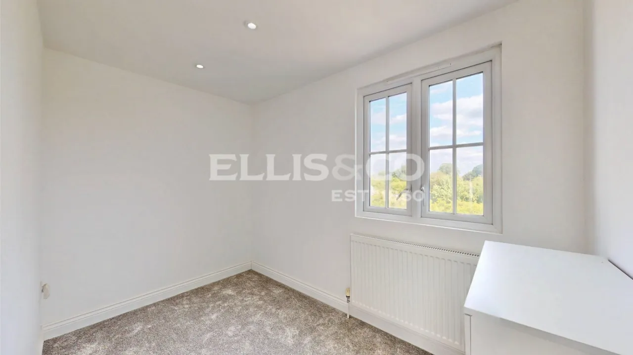 Thorn Close, Northolt, UB5, photo 4