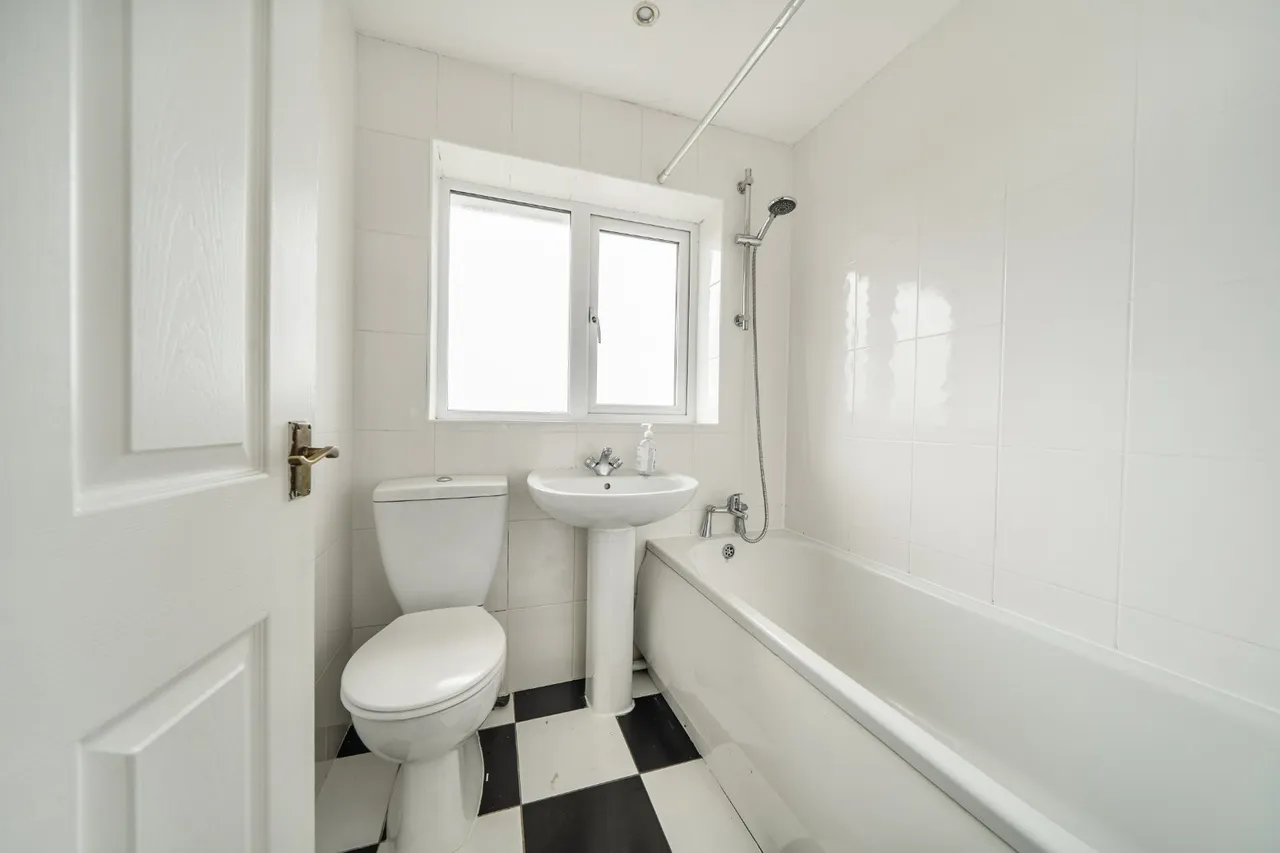 West End Drive, Horsforth, LS18, photo 13