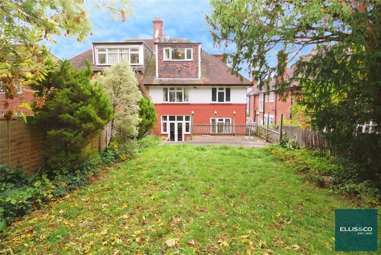 Finchley Road, Golders Green, NW11, photo 3