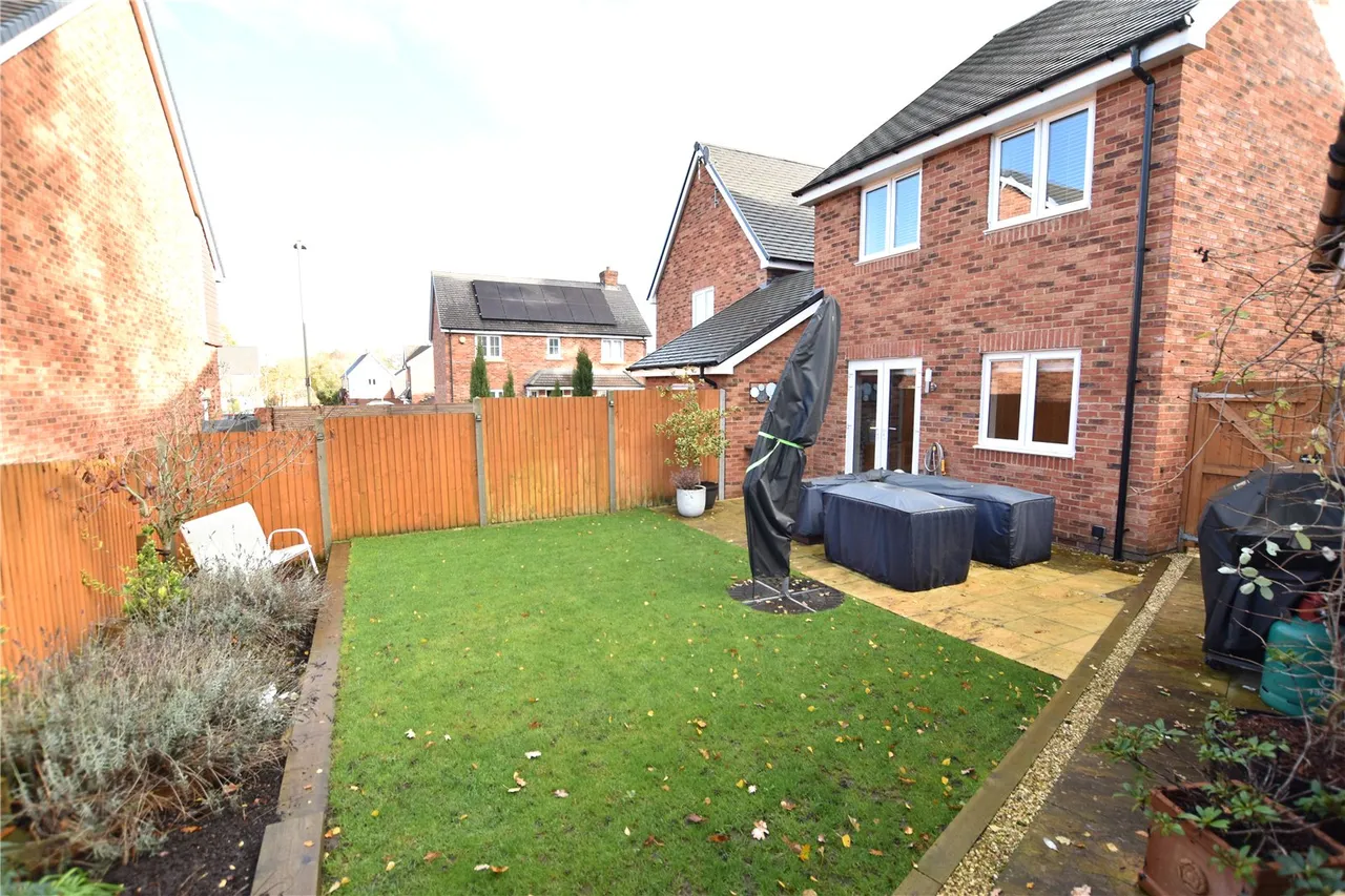 Warbler Road, Farnborough, Hampshire, GU14 9FA, photo 15