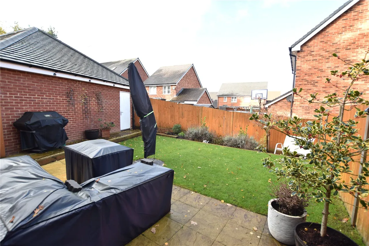 Warbler Road, Farnborough, Hampshire, GU14 9FA, photo 14