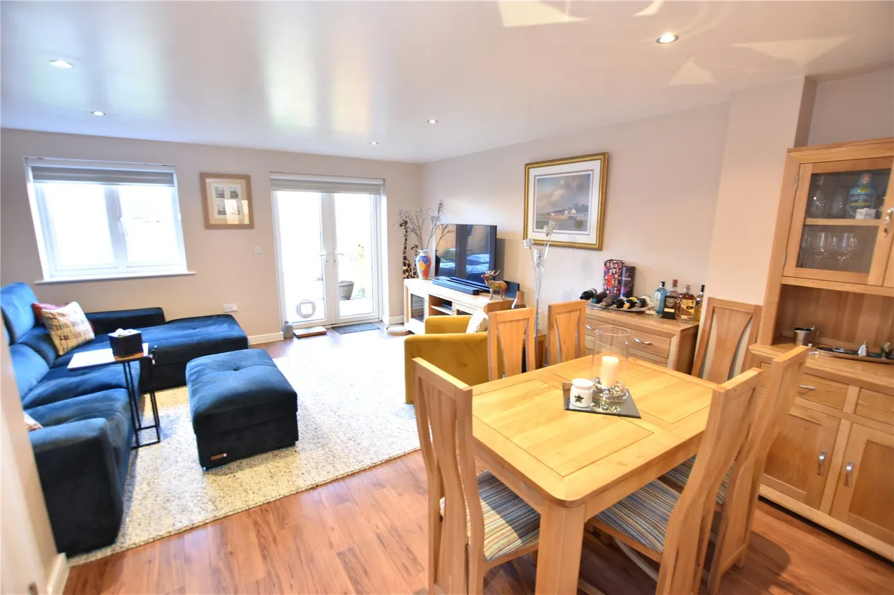 Warbler Road, Farnborough, Hampshire, GU14 9FA, photo 5