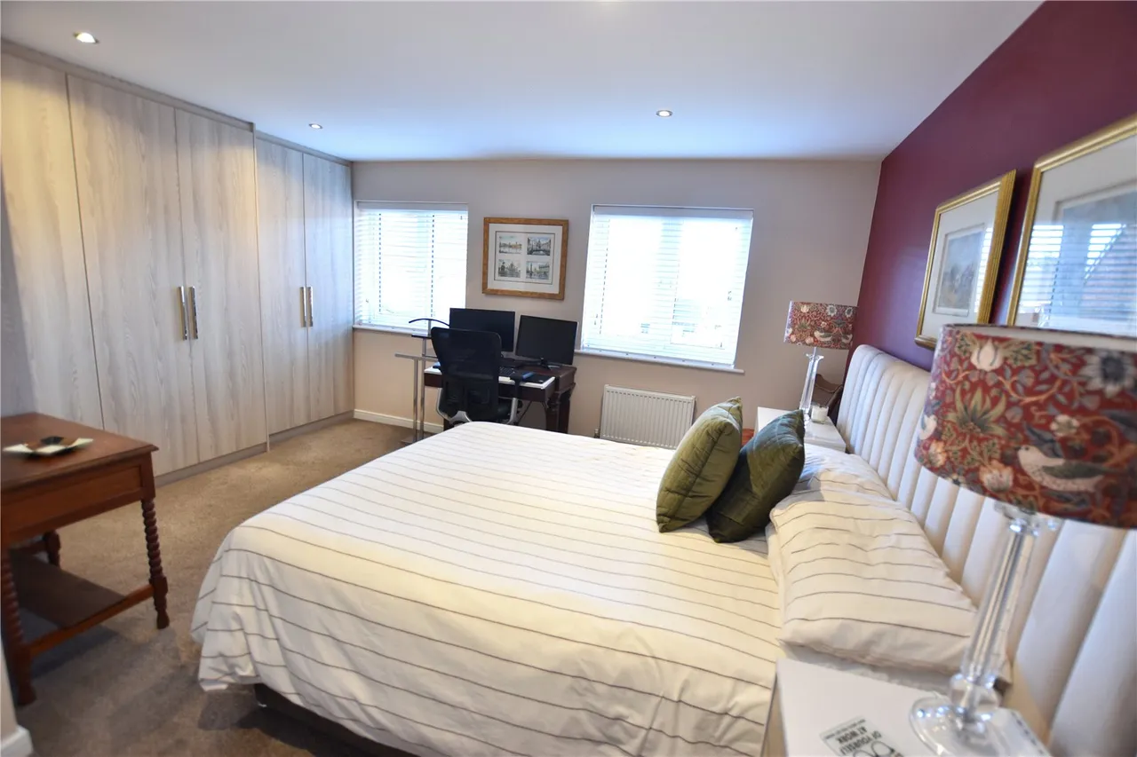 Warbler Road, Farnborough, Hampshire, GU14 9FA, photo 6