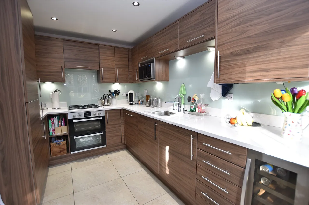 Warbler Road, Farnborough, Hampshire, GU14 9FA, photo 3
