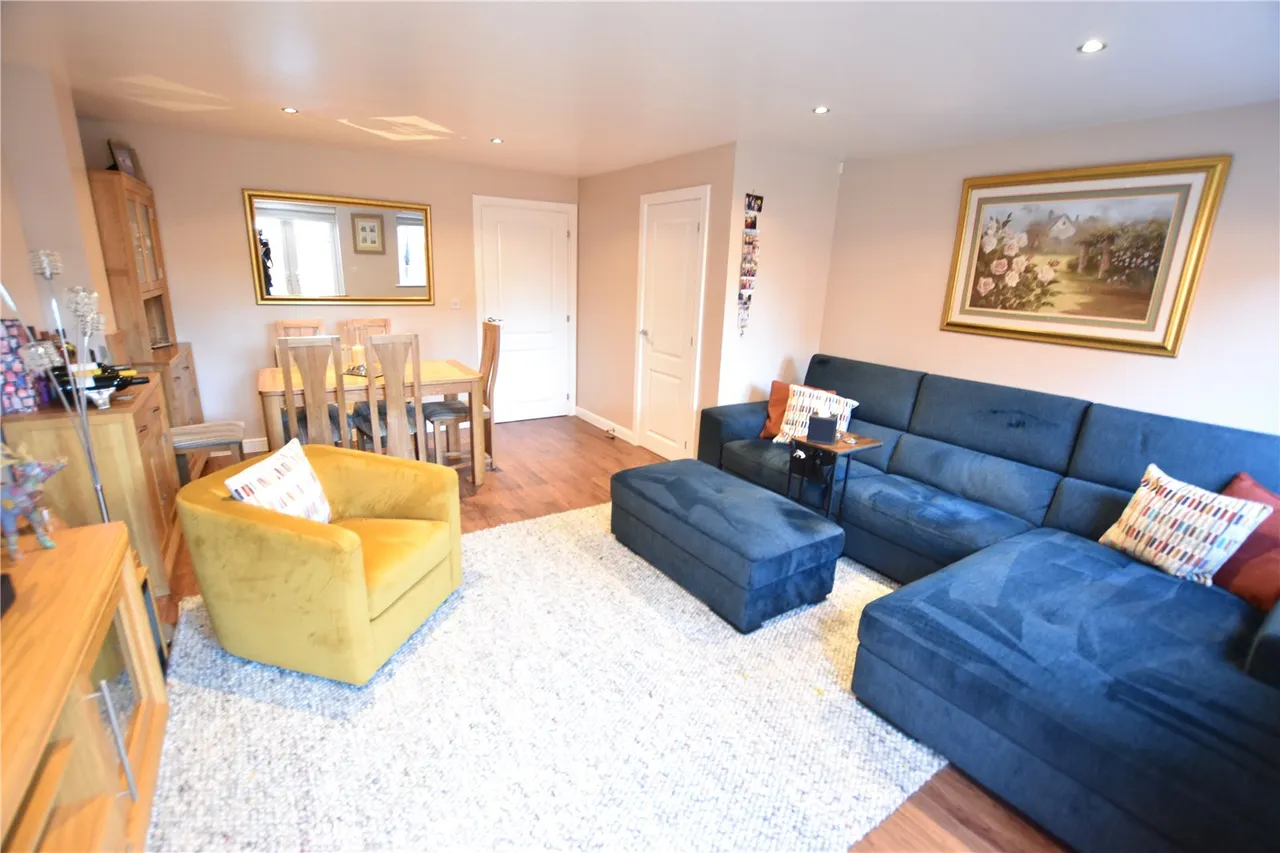 Warbler Road, Farnborough, Hampshire, GU14 9FA, photo 2