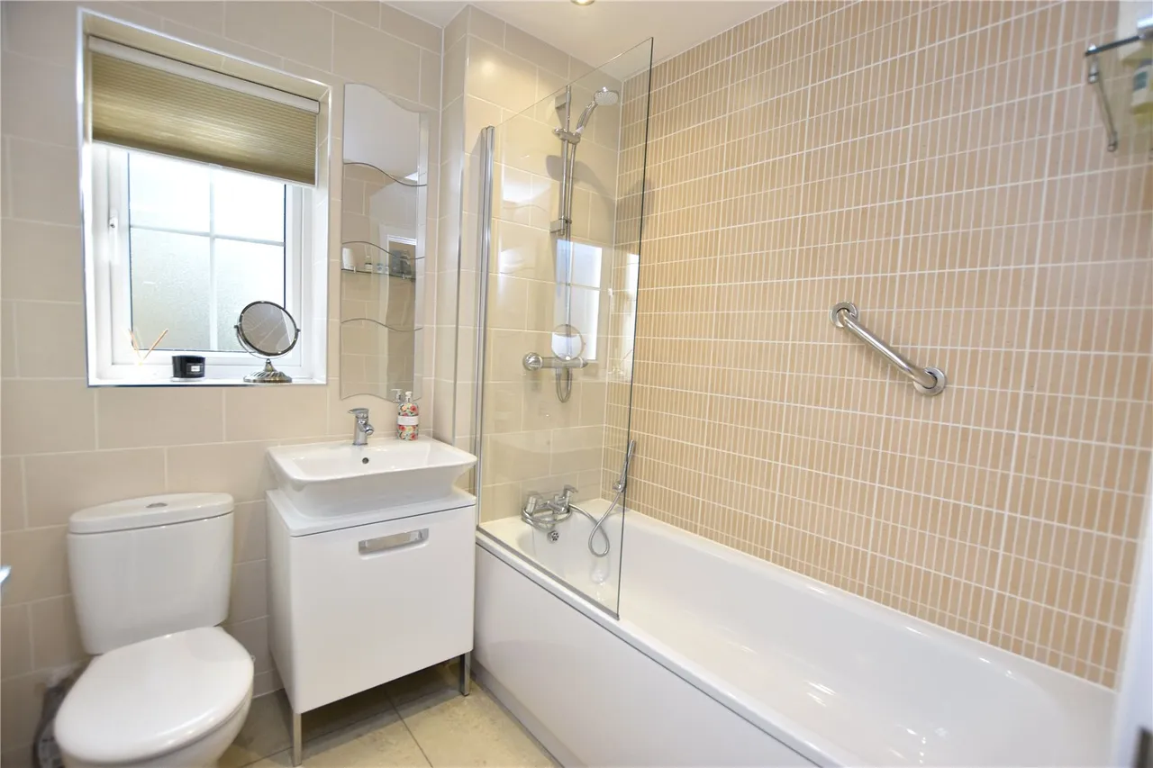 Warbler Road, Farnborough, Hampshire, GU14 9FA, photo 9
