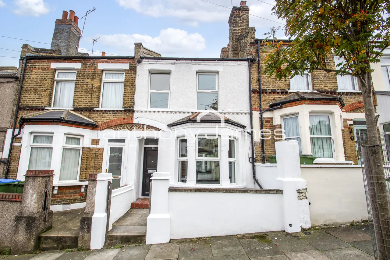 3 bed house to rent — Coxwell Road, London
