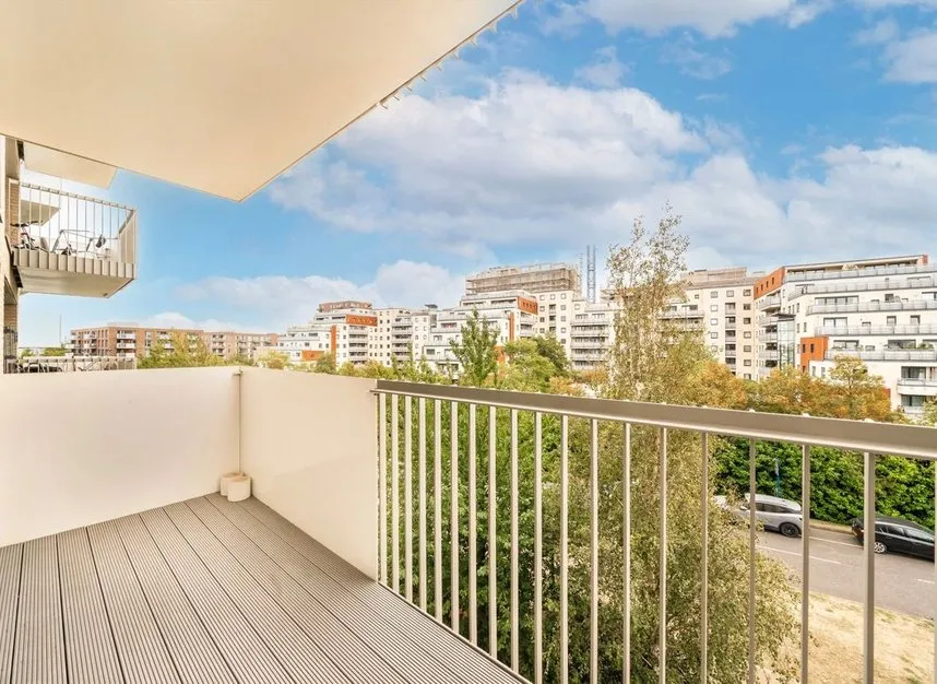 2 bed flat for sale, Booth Road, Royal Wharf, E16