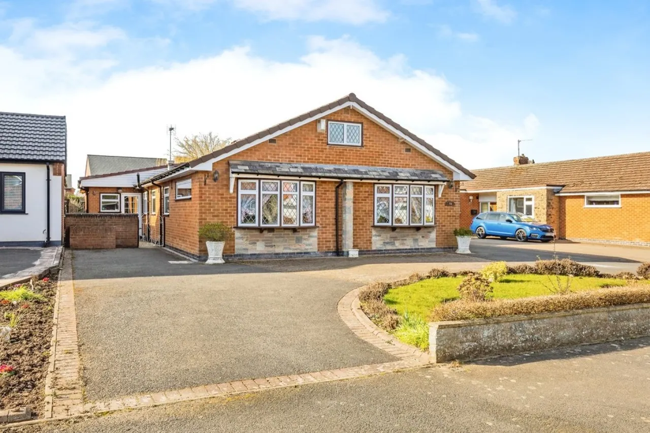 3 bed house for sale — Paddock Close, Castle Donington