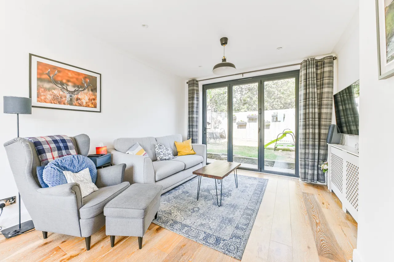 3 bed house for sale — 2a Wharncliffe Gardens, London