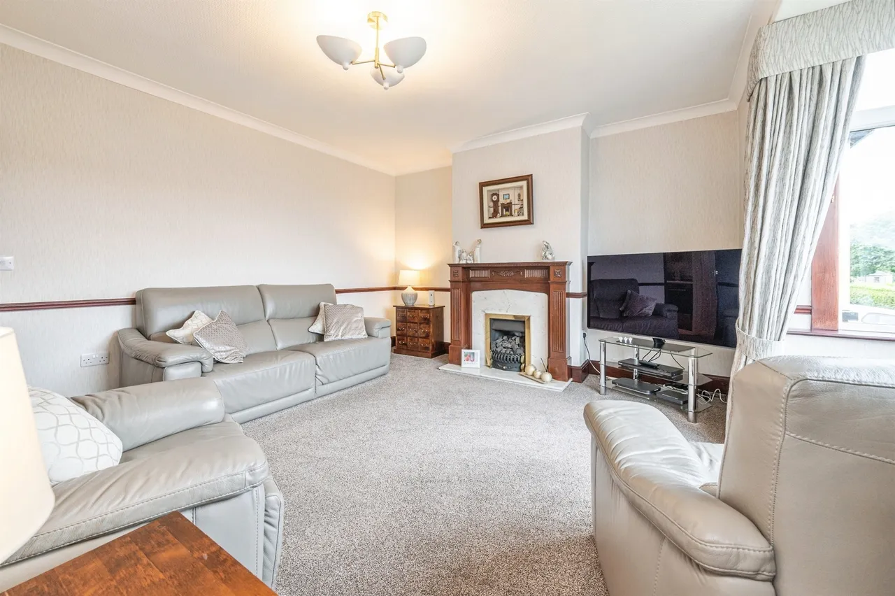 Kirkgate, Hanging Heaton, Batley, photo 5