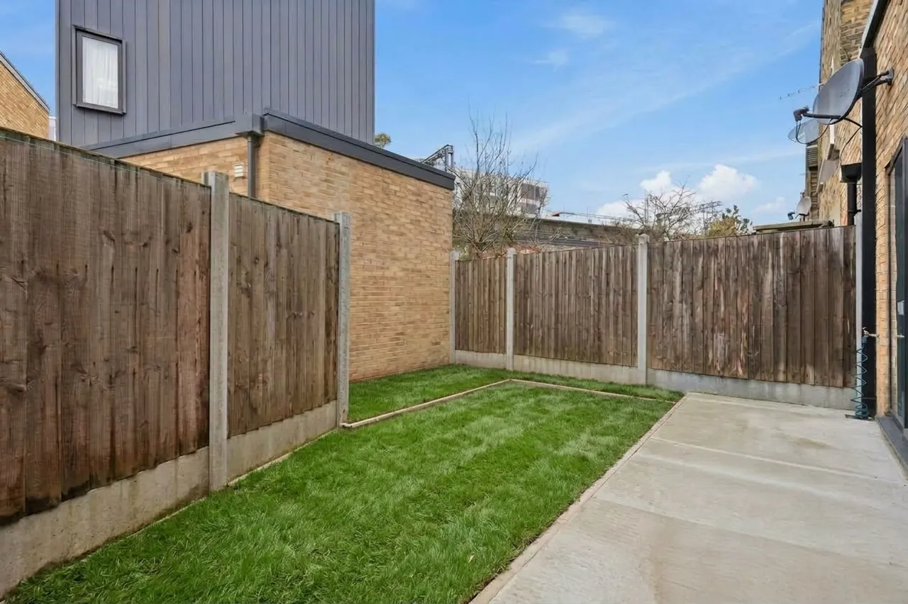 Chestnut Avenue, London, E7, photo 2