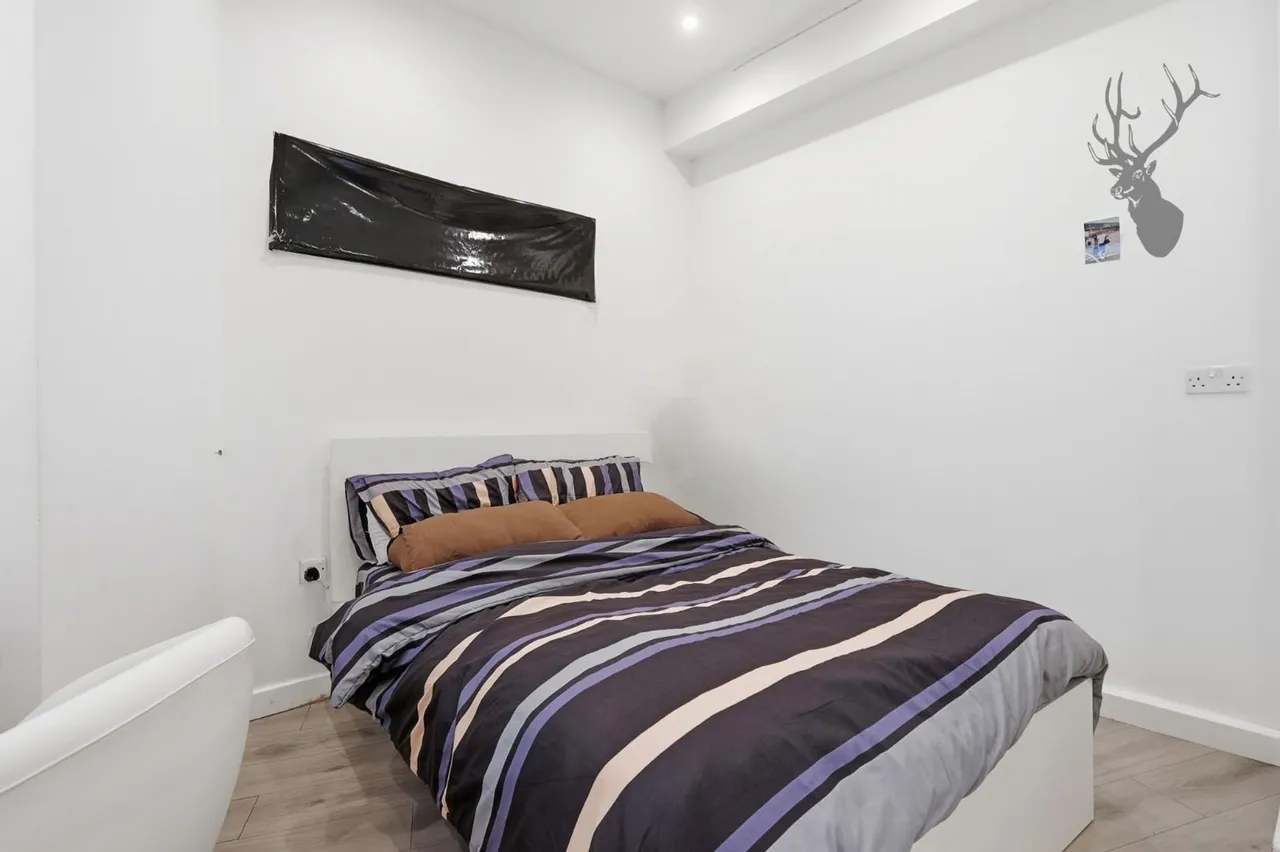 Chestnut Avenue, London, E7, photo 7