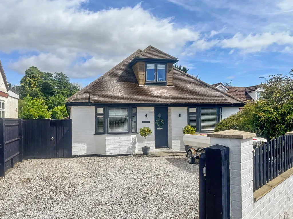 4 bed house for sale — Highfield Avenue, High Wycombe HP12 4DY