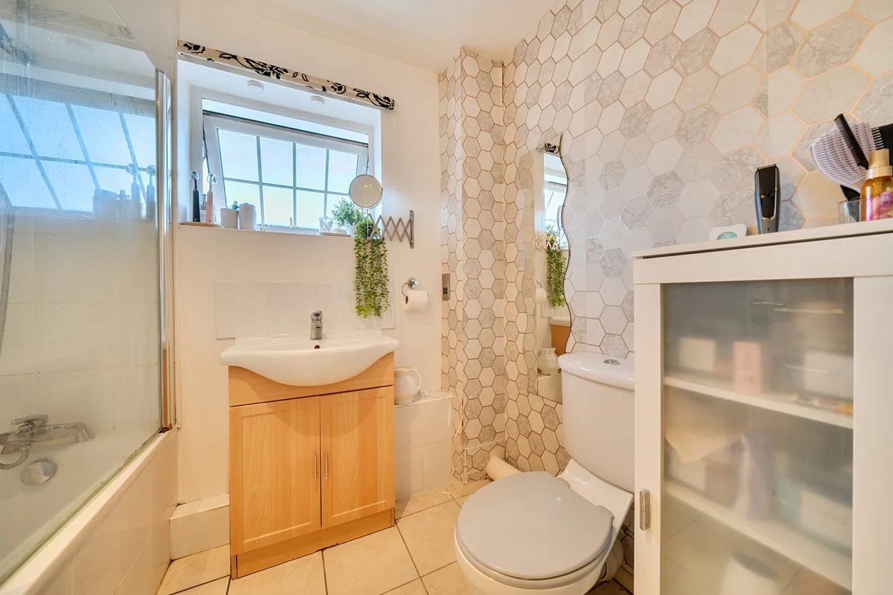 Newcombe Rise, Yiewsley, UB7, photo 8