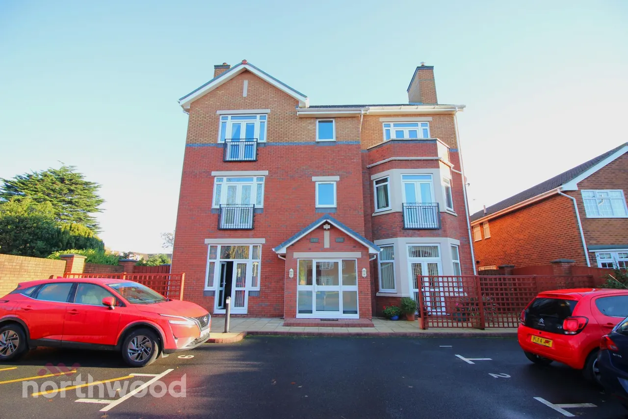 2 bed flat for sale, Park Road, Hesketh Park, PR9