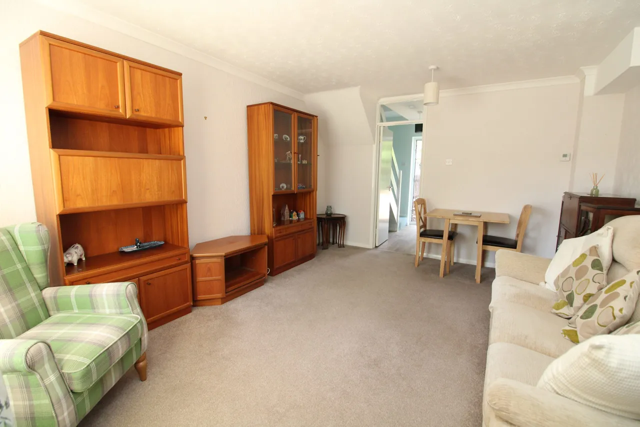 Crediton Close, Bedford, Bedford, MK40 3DU, photo 2