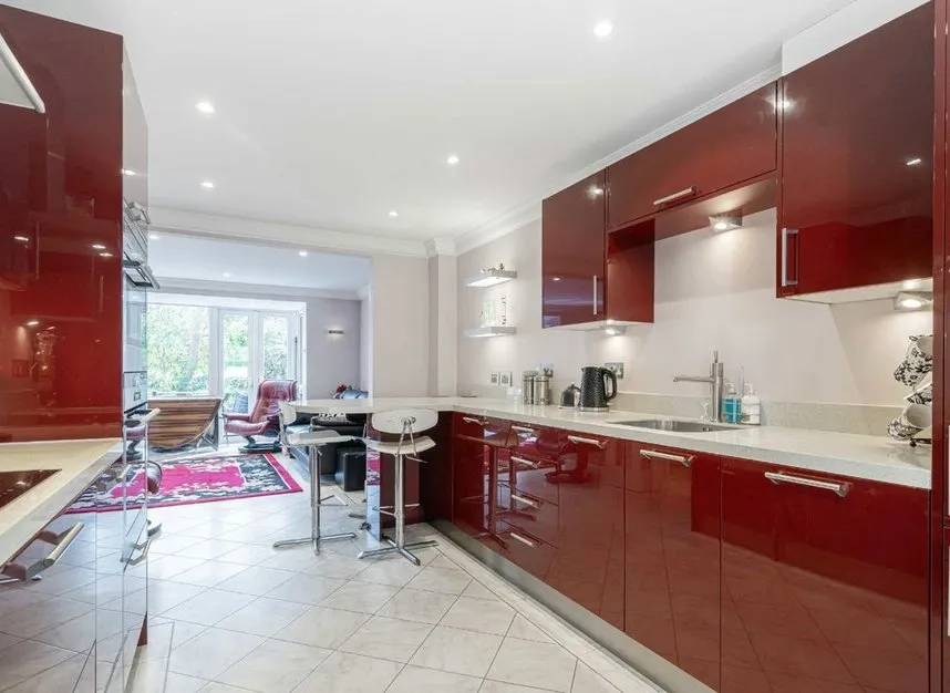 Oxford Row, Sunbury-On-Thames, TW16, photo 4