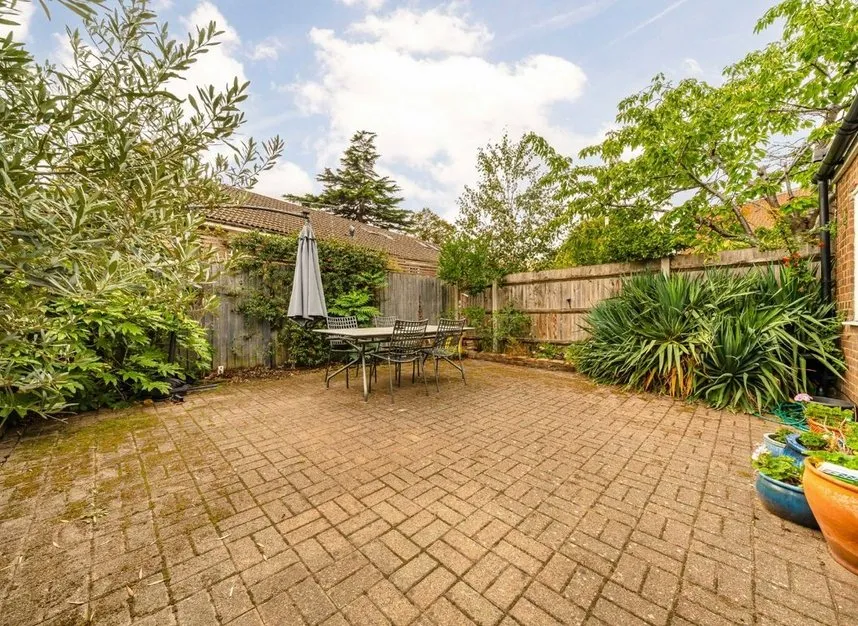 Varna Road, Hampton Village, TW12, photo 4