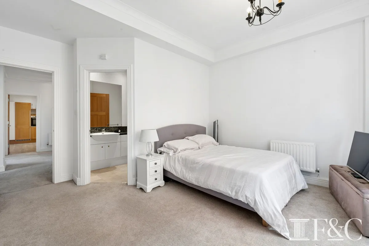 Somerville Avenue, London, SW13, photo 13