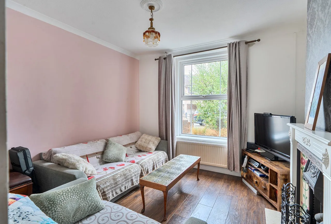 Poplar Road, Gloucestershire, Warmley, BS30 5JU, photo 2