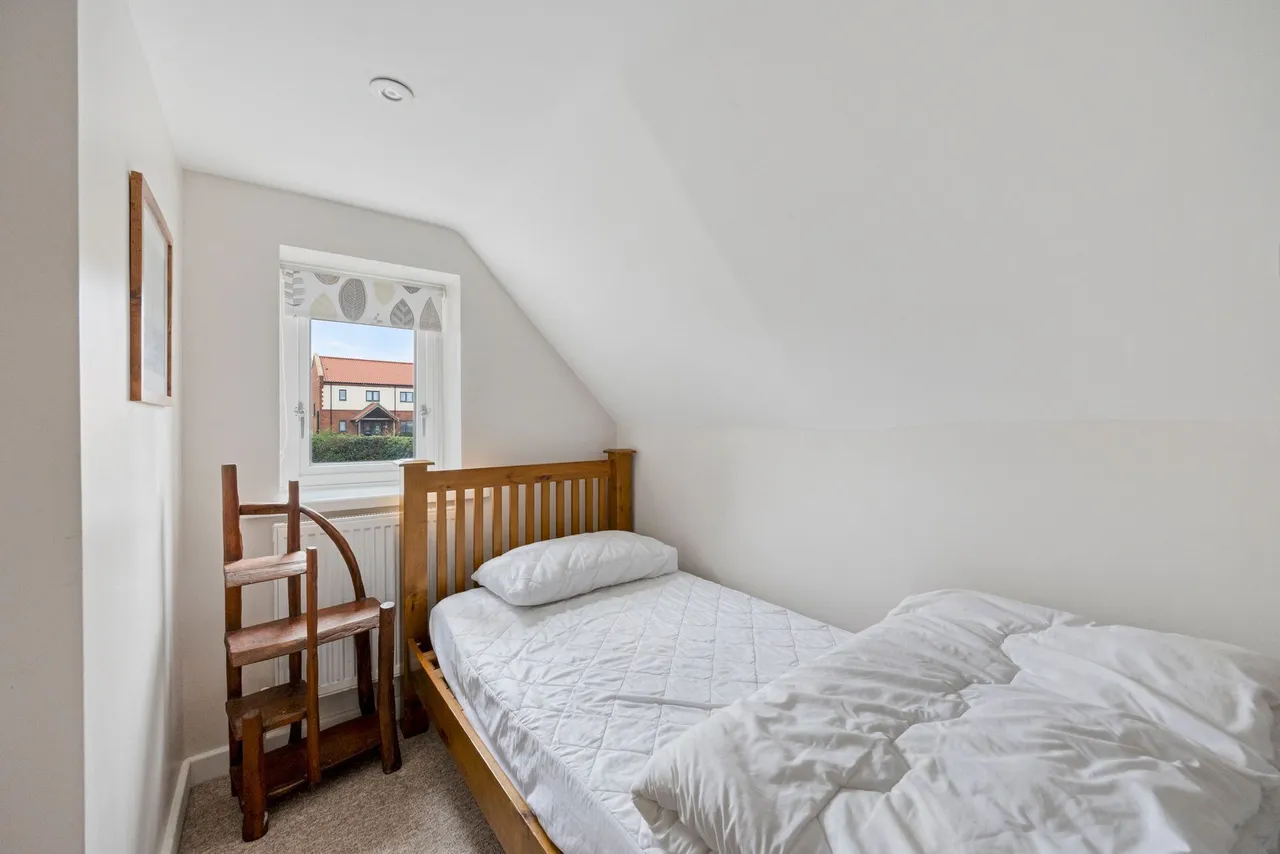 Beautifully Presented Cottage in Burn, photo 13