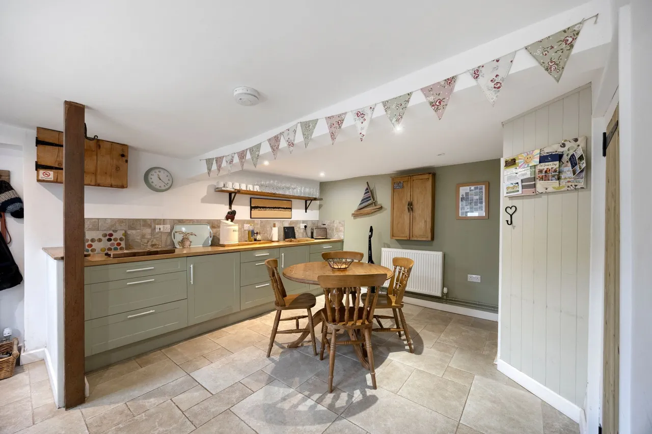Beautifully Presented Cottage in Burn, photo 4
