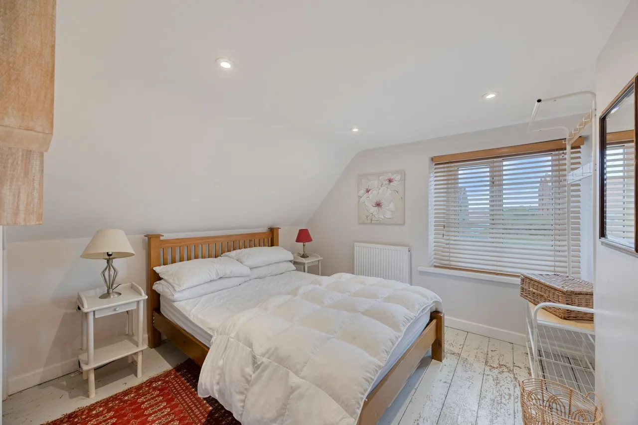 Beautifully Presented Cottage in Burn, photo 12