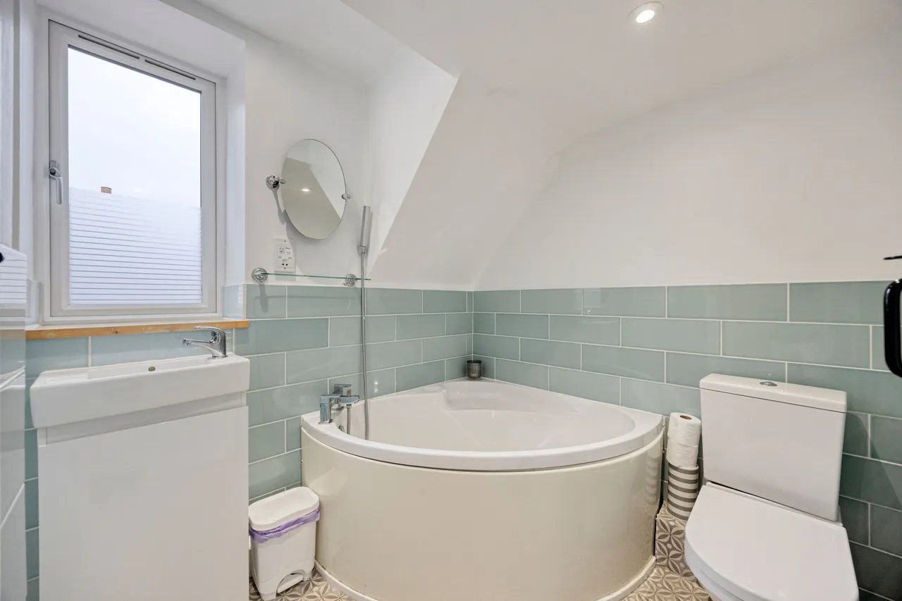 Beautifully Presented Cottage in Burn, photo 14