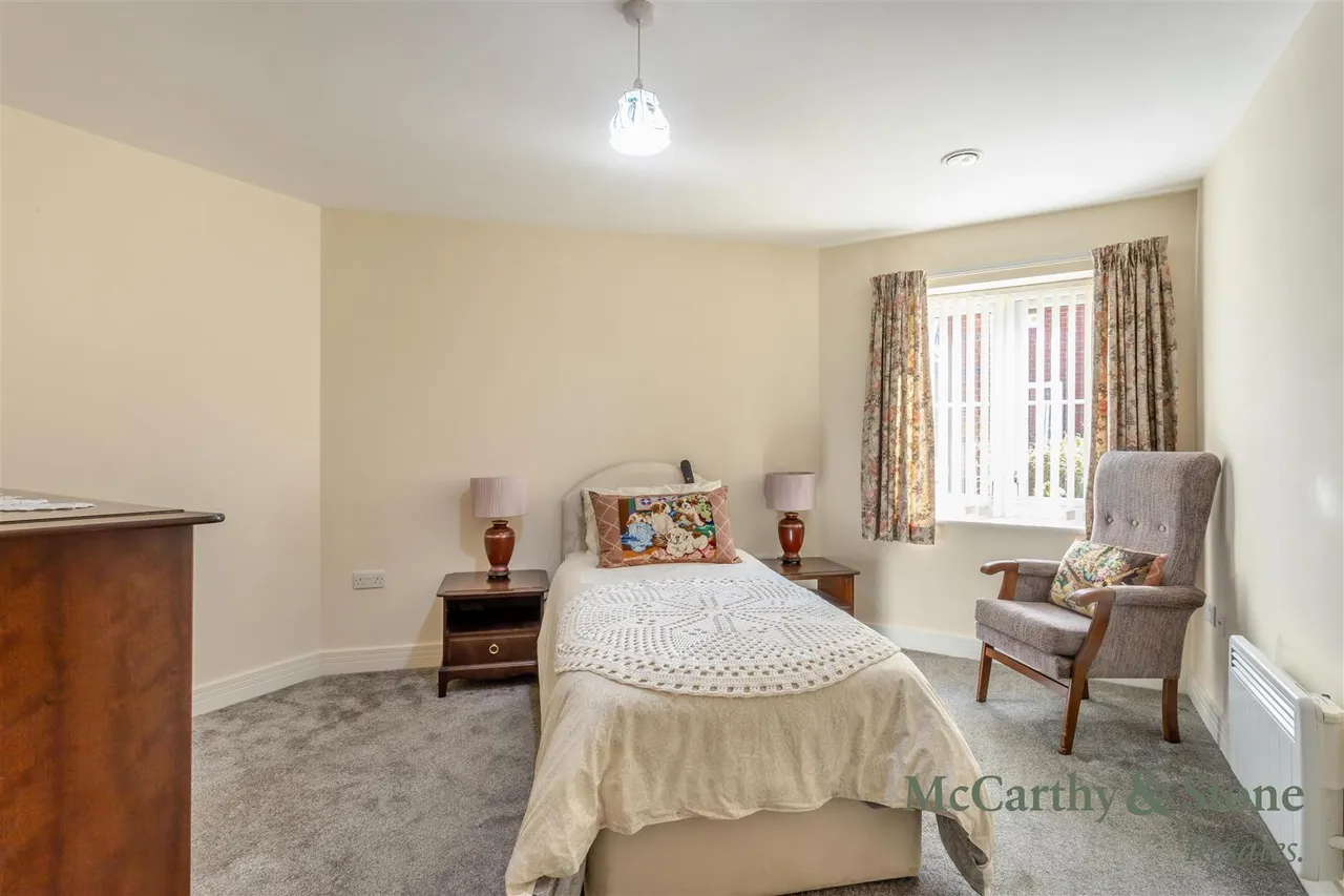 Tresham Close, Kettering, NN15, photo 10