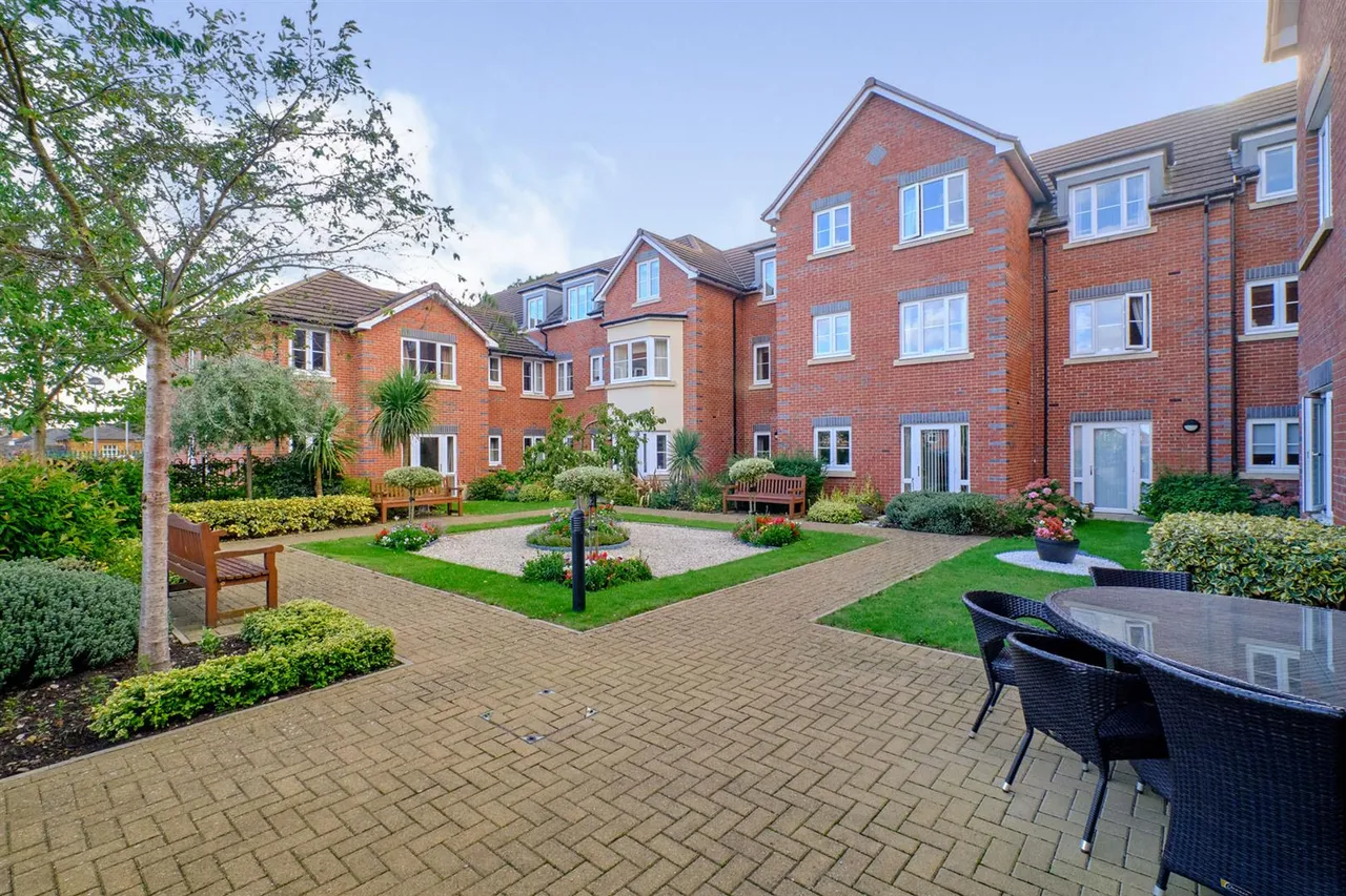 Tresham Close, Kettering, NN15, photo 14