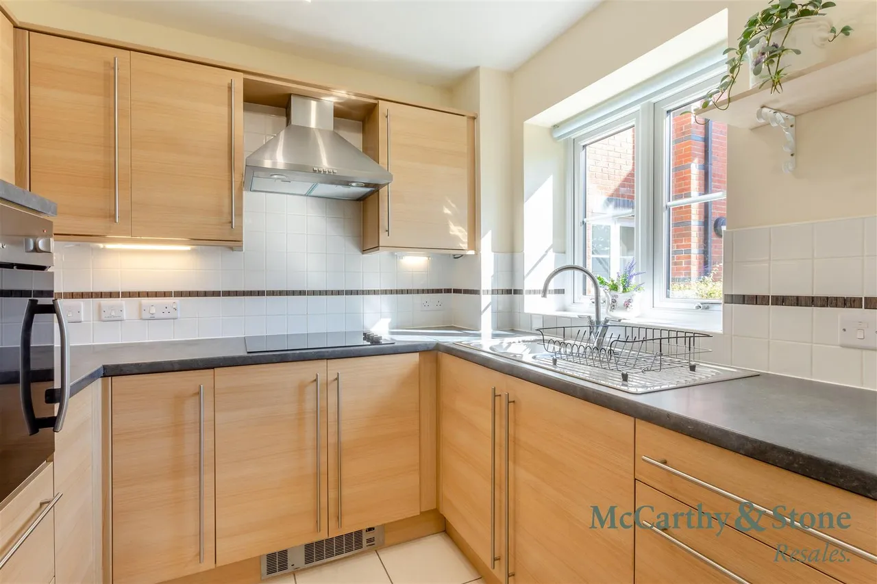 Tresham Close, Kettering, NN15, photo 9